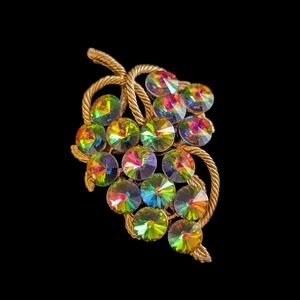 Vintage gold-tone brooch featuring "watermelon" rivoli rhinestones.